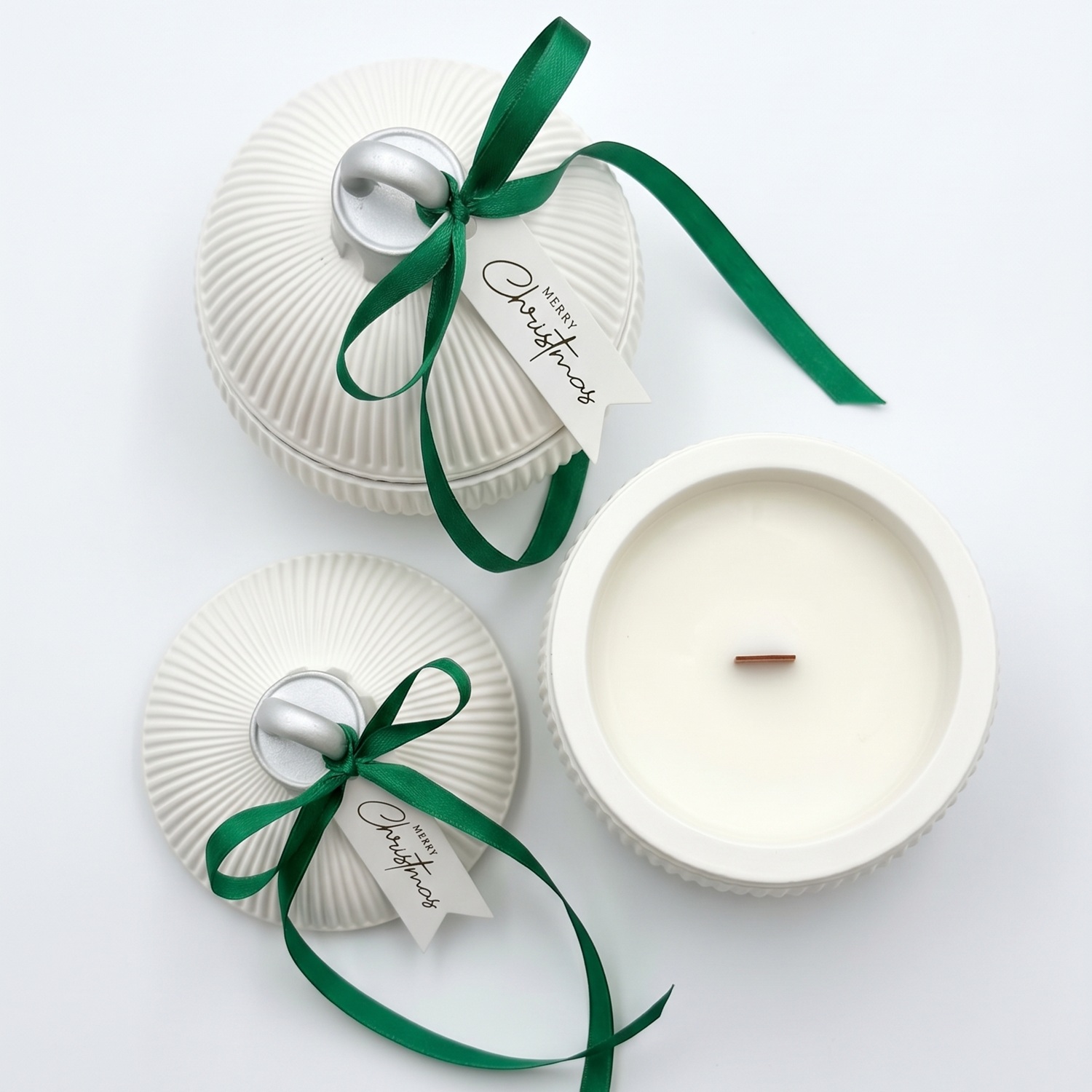 Lõhnaküünal Christmas Bauble Elegance – Valge / Kuldne / Talvine võlu